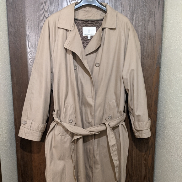 London Fog Raincoat - Picture 1 of 4